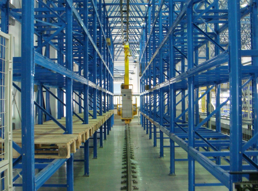 单轨巷道式堆垛机